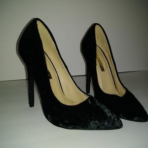Black Velvet Stilleto/Pumps